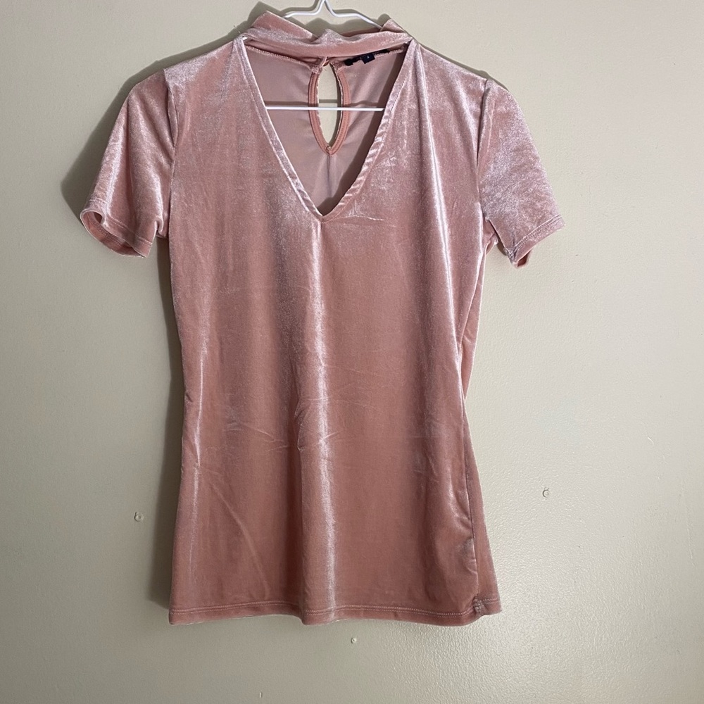 Pink velvet v-neck choker shirt.